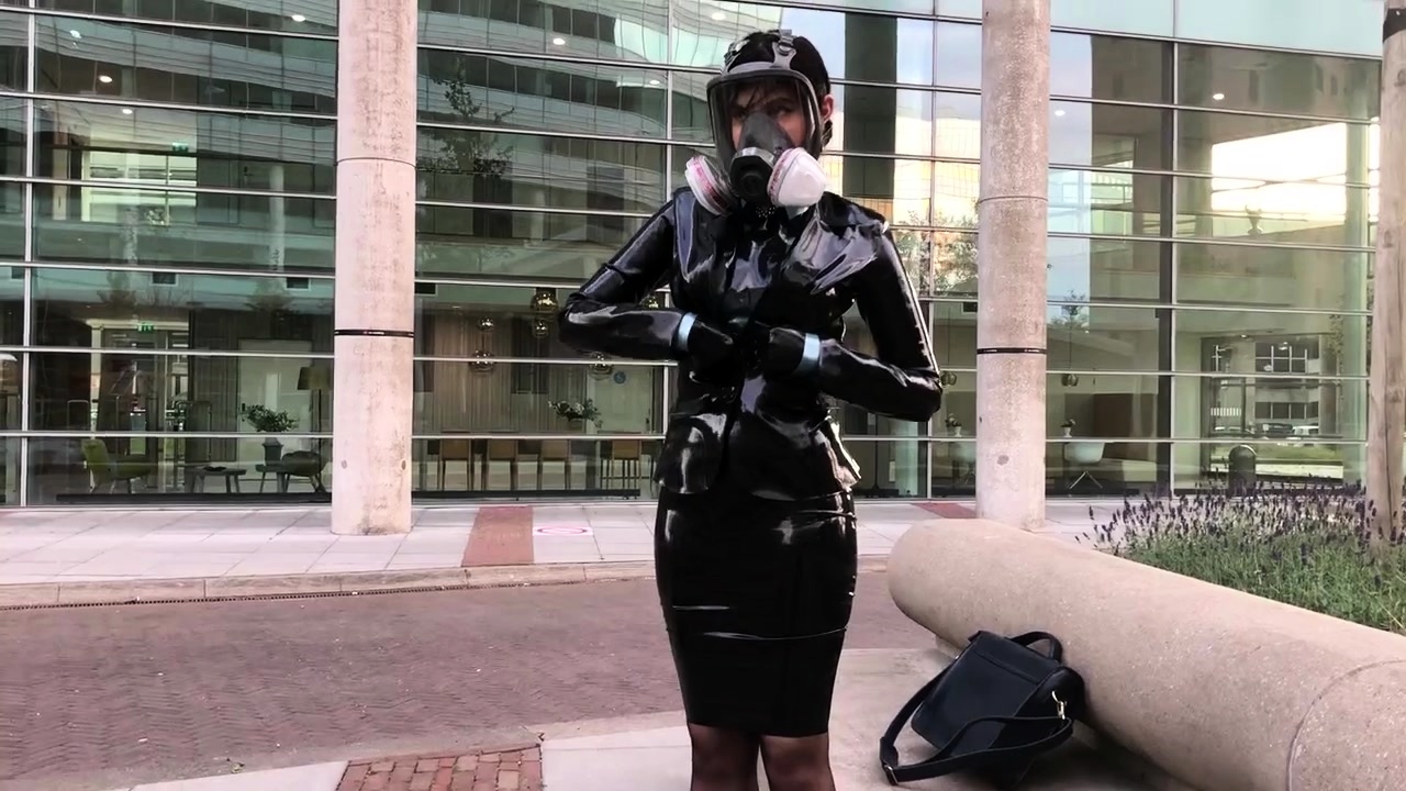 Free Mobile Porn and Sex Videos and Sex Movies - Latex Gasmask Exhibitionism - 1636014 pic